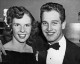 Paul Newman kétszer nősült, első feleségét, Jackie Wittet még azelőtt vette feleségül 24 éves korában, hogy befutott volna. Házasságuknak egy színésznő miatt lett vége.