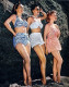A 60-as évek meghozta a nagy áttörést, megjelent ugyanis a kétrészes fürdőruha, a bikinik elődje. Az élénk színek, mint például a citromsárga, narancssárga is népszerűek lettek. 