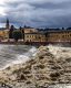 Olaszország több térségében is készültség lépett életbe a heves esőzések miatt, megfigyelés alatt vannak az olaszországi folyók is. Több szakaszon figyelik a kiáradt Arno és Reno folyót. A Pó szintje szombatról vasárnapra másfél métert emelkedett Torinóban.