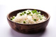 Fehér rizs -  A hántolt és koptatott fehér rizs kevésbé jellegzetes ízű, 360 kalóriát, 6,6 gramm fehérjét és 77,9 gramm szénhidrátot tartalmaz. Rosttartalma összesen 1,4 gramm. Remek fehérjeforrás, pláne akkor, ha feldobjuk egy kis zöldséggel, valamint petrezselyemmel. 