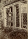 Az írónő életében is hasonló rejtélyek merülnek fel, mint saját regényeiben: 1926. december 3-án este fél 10-kor Agatha Christie titokzatosan eltűnt.