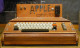 Apple számítógép - Íme az első Apple számítógép 1976-ból, amit Steve Wozniak fejlesztett ki, majd Steve Jobs mutatta be a nyilvánosság előtt. 