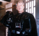 Darth Vader ki van tiltva a Star Wars bulikról. David Prowse, a színész, aki a sötét nagyúr megformálója, ki van tiltva a Csillagok háborúja hivatalos összejöveteleiről és partijairól, mert George Lucas idegesítőnek tartja. Szegény. 