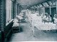 Waverly Hills Szanatórium

Az 1800-as évek végén a Waverly iskolaként indult, 1908-ban azonban kórház lett belőle, amely szintén a tuberkulózisos betegek biztonságos befogadását tűzte ki céljául – 40-50 páciens kezelésére volt alkalmas a kórház. A betegség azonban járvánnyá fejlődött, így az épületet 400 beteg befogadására alkalmas hellyé bővítették ki, és akkoriban az egyik legjobb intézménynek tartották. Miután viszont 1961-ben feltalálták a tuberkulózist gyógyító antibiotikumot, az épületet bezárták. Manapság a szanatóriumot az egyik leggyakrabban észlelt paranormális jelenségek helyszíneként tartják számon, hiszen gyakorlatilag mindennap jelentenek egy-egy nem normális jelenést. A legfélelmetesebb történetek egyike egy nővérrel kapcsolatos, aki az intézményben akasztotta fel magát, miután megtudta, hogy teherbe esett a szanatórium tulajdonosától, aki viszont nem a férje volt, így a magzat a bűnös viszony eredményeként fogant meg. A nő szelleme állítólag azóta is kísért a helyiségben, ahogy a Halál Alagútja néven ismert területen is számos szokatlan dolgot észlelnek az idelátogatók.