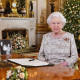 Bennfentes információk szerint Erzsébet királynő karácsonykor él-hal a martiniért, amit ráadásul karácsony este férje, Fülöp herceg maga szervíroz a családtagoknak és a vendégeknek.