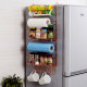 A hűtőt sokan nem használják ki, pedig érdemes lenne. Az oldalára számos tárolóeszköz felfüggeszthető, így a konyhában spórolhatunk a hellyel. 