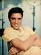 Elvis Presley: az énekes-színész népszerűségéhez hozzájárult hűvös és lázadó frizurája is, mely igazi szívtipróvá varázsolta Őt. 