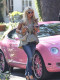 Paris Hilton néhány évvel ezelőtt egy 285 ezer dollár, tehát több mint 85 millió értékű, rózsaszínű Bentley Continental GT-t ajándékozott magának, de mivel karácsonyról volt szó, a kocsi műszerfalát gyémántokkal rakatta ki.