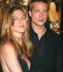 A negyedik házassági évfordulójukon azonban valami megváltozott: Brad Pitt már családot szeretett volna alapítani, de Jen habozott. A kapcsolatukban ez törést okozott, így a Mr. és Mrs. Smith 2005-ös forgatásán épp szingli Jolie le is csapott Hollywood legszexisebb sztárjára.