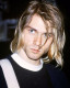 Kaia inspirációja egyébként a 90-es évek ikonja, Kurt Cobain volt, ezért ő is épp olyan rövid frizurát szeretett volna, mint amilyen a rocksztárnak volt. 