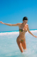 Kendall Jenner egyik új insta képén bikiniben szexizett a tengerparton. Micsoda bomba alak!