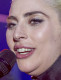 Lady Gaga inkább szokatlan szettjeivel, mint szépségtippjeivel kerül bele a lapokba, amit ezen fotó láttán talán nem is kell magyaráznunk. Felpüffedt arc, ráncos szemek és szőrös arc.