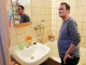 Tarantino a fürdőszobában alaposan elgondolkozott azon, mi mindent lehetne kezdeni ezzel a lakással. 