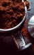 Kávézacc: bár a tévhitek szerint a kávézacc tisztítja a csöveket, valójában felhalmozódik és eldugítja a csöveket. 