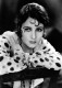 Norma Talmadge

Az amerikai színésznő és filmproducer az 1920-as évek elején érte el a csúcsot, a kor szexszimbólumának számított. A kor egyik legelegánsabb és elbűvölőbb filmsztárja volt. A némafilmes korszak végére azonban népszerűsége a közönség körében lecsökkent, utolsó két sikertelen filmje után nyugdíjba vonult.