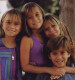Az Olsen családban összesen 6 gyerek született, a legidősebb a bátyjuk, Tren Olsen, őt követi Mary-Kate és Ashley, majd Elizabeth - a képen bal oldalról a harmadikként látható -, végül Taylor és Jake. Utóbbi két gyerekük egyáltalán nem szerepel a nyilvánosság előtt.