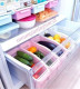 A hűtő aljában a legjobb, ha függőlegesen rendszerezed a zöldségeket, ezzel rengeteg helyet spórolhatsz meg, és még átlátható is.