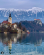 Ha új, kevésbé zsúfolt európai úti célra vágysz, Szlovénia az egyik legjobb választás. 2019 áprilisában nyitják meg például a Julian Alps túraútvonalat, amely festői falvakon át vezet, és a bledi tó ikonikus templomát és kastélyát is érinti. 