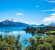 Wakatipu-tó, Új-Zéland

A Wakatipu-tó Új-Zéland leghosszabb tava a maga 80 kilométernyi hosszúságával, mélysége pedig 380 méter. Sűrű, zöld erdők, valamint a tó fölé magasodó hegyek egyaránt megtalálhatók a környéken, így a tó valóban úgy néz ki, mintha egy mesekönyv illusztrációja lenne. Még alakja is különleges, ugyanis olyan, mintha egy villámot ábrázolna.