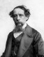 Charles Dickens megtiltotta a gyászolóinak, hogy sálat, cilindert vagy csokornyakkendőt viseljenek a temetésén.