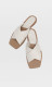 Flat crossover sandals (Stradivarius, 4 595 forint)