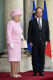 2014: A királynő egy rózsaszín szoknyakosztümben jelent meg Párizsban.