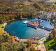 3. Hévízi-tó, Magyarország

A tavirózsákkal és gondozott parkokkal szegélyezett város a világ legnagyobb biológiailag aktív, természetes gyógyvízű tavával büszkélkedhet. A Lonely Planet kiemelte, hogy a fürdőkomplexum télen is látogatható.