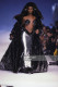Egészen elképesztő összeállítás Thierry Muglertől. A fotó 1986-ban készült az őszi-téli divatbemutatója Párizsban. 