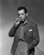 Egy síp - Humphrey Bogart

Amikor Humphrey Bogart és Lauren Bacall felrobbantották a képernyőt az 1944-es klasszikusban, a Szegények és gazdagokban, amely Hollywood egyik leghíresebb valódi szerelmi története lett. A pár 12 éve volt házas, amikor Bogart 1957-ben rákban meghalt. Mielőtt a hamvait a Forest Lawn Memorial Gardensben eltemették, Bacall egy karkötőn lógó apró sípot csúsztatott az urnájába, amit még Bogie a házasságuk előtt ajándékozott neki.