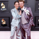 Finneas és Claudia Sulewski tetőtől talpig Gucci ruhákat viselte a 2022-es Grammy-díjátadó gálára. 