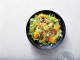 Az élelmiszerboltban található előre elkészített saláták finomak és megkönnyítik az életünket, amennyiben a lejárati idő előtt fogyasztjuk el őket! Azonkívül, hogy a saláta levelei gyorsan barnulásnak indulnak, - tehát még csak látványra sem lesz túl gusztusosak -  szalmonellaveszélyesek is lehetnek!

 
