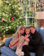 Reese Witherspoon egy nagyon édes, kedves családi fotóval kívánt mindenkinek boldog karácsonyt.

 

 