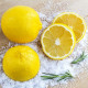 6. Használj citromot!

Sok tisztítószer citromillatú, méghozzá azért, mert a citrom illata természetesen élénkítő és pozitív hangulatot teremt.  Használd ki a citrom illatát a következő módokon:


	Párolj citromhéjat forró vízben.
	Helyezz el otthonodban friss citromszeleteket.
	Tegyél citrom illóolajat a diffúzorodba.


 