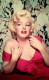 Marilyn Monroe

Amikor Marilyn (valódi neve Norma Jean Mortenson) 18 éves volt, az ejtőernyők minőségét ellenőrizte a kaliforniai Burbank-i Radioplane Aircraft üzemben. Egyik nap egy fotós lefényképezte az ott dolgozó nőket, és nem tudta nem észrevenni Norma Jean varázsát; folyamatosan őt fényképezte. Később modellkarrierbe kezdett, és aláírta első filmes szerződését.