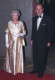 1997: Az aranylakodalmukra a királynő – az alkalomnak megfelelően – egy arany rövid ujjú ruhát és fehér kesztyűt választott.