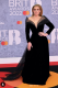 Az év eleji Brit Awards után napokig Adele fekete, bársonyból készült Armani Privé kreációjáról beszélt mindenki: a mély dekoltázsú és hosszú tüllel díszített ruha úgy állt az énekesnőn, ahogyan az a nagykönyvben meg van írva.