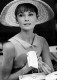 A filmből kiderül az is, hogy Hepburnt legfőképp a bizonytalanság jellemezte külsejével, valamint a párjaival kapcsolatban – apja miatt egy férfiban sem tudott igazán megbízni, mindig attól rettegett, hogy aktuális partnere el- vagy cserbenhagyja őt. Emma Ferrer, Audrey legidősebb unokája szerint nagyanyja legféltettebb titka a szomorúsága volt – soha nem mutatta ki nyilvánosan érzelmeit, és még csak véletlenül sem szerette volna, ha gyengeségeit mások kiszimatolják, úgy gondolta ugyanis, hogy érzései nem tartoznak a világra, legyen szó örömről vagy bánatról.