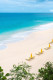 6. Anguilla - Szigorúan véve Anguilla nem egy külön ország, hanem Nagy-Britannia tengerentúli területe. A Kis-Antillák csoport kis szigete jóval ismeretlenebb nagyobb társainál, de ugyanazt tudja: trópusi időjárás, púderhomokos strand a kék megannyi árnyalatában játszó tengerrel, ráadásul a brit kötődésnek köszönhetően a szolgáltatásokat európai igényekre szabták.