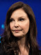 Ashley Judd

A New York Times 2017. október elején megjelent leleplező cikke részletesen bemutatta, hogy Harvey Weinsteint, Hollywood egyik legbefolyásosabb emberét három évtizede folyamatosan szexuális zaklatással és bántalmazással vádolják. Ezek között szerepeltek Ashley Judd és Rose McGowan állításai is. Judd 2015-ben állt először a nyilvánosság elé vádjaival, amikor a Variety Power of Women című kiadványában elmondta, hogy egy meg nem nevezett hollywoodi mogul "találkozót" kért tőle a szállodai szobájában, majd megpróbálta rávenni, hogy masszírozza meg és nézze végig, ahogy zuhanyzik. A New York Times cikkében Judd végül elismerte, hogy az a férfi Weinstein volt.