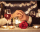 1. Romantika

Ha egy romantikus vacsora gondolata hoz lázba leginkább, valószínűleg maga a romantika lehet a vágynyelved. A romantikus beállítottságú emberek szeretnek borozni, vacsorázni, a megfelelő hangulat megteremtése elképesztően fontos számukra, szeretik megbecsülve érezni magukat. Jaime Brostein, párkapcsolati szakértő szerint a legrövidebb út egy romantikus szív elnyeréséhez a figyelmesség. „A romantikus vágynyelvű emberek különlegesnek és értékesnek szeretik érezni magukat” A hangulat nagyon nagy szerepet kap, ezért érdemes eltenni a mobilokat, helyette kapjanak teret a gyertyák, a zene, az enyhe hangulatvilágítás és a rózsaszirmok. A romantikus szívek nem bírják a faragatlan viselkedést és azt sem, ha érzik, hogy valaki csak a szexre pályázik.