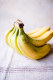A banán a kálium visszapótlásában segít, és már egy közepes méretű gyümölcs elfogyasztásával is óriási szívességet teszel a szervezetednek. Ráadásul magnéziumban is gazdag, ami izomerősítő ásványi anyag.