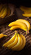 Még ha azt is gondolnád, hogy jó ötlet egy banánnal kezdeni a napot, nem így van: ha ugyanis éhgyomorra fogyasztod a gyümölcsöt, az csökkentheti az energiaszintedet. Először valószínűleg óriási energialöketet érzel majd a benne található nagy mennyiségű cukornak köszönhetően, egy-két órán belül azonban fáradtnak és éhesnek fogod magad érezni tőle. A banán gondot okozhat azoknak is, akik irritábilis bélszindrómában szenvednek, hiszen náluk a gyümölcs hasmenéshez vezethet. Ha mégis banánt szeretnél enni reggelire, kombináld más ételekkel, lehetőleg olyanokkal, melyek egészséges zsírokat tartalmaznak.