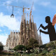 Antoni Gaudí elképesztő műve, A Szent Család-templom (katalánul Sagrada Família) római katolikus templom Barcelonában. Az építése 1882-ben kezdődött és a tervek összetettsége miatt rendkívül lassan halad, jelenleg is munkálatok folynak rajta, elkészülte után a világ legnagyobb bazilikája lesz.