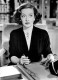 A "Greta Garbo utáni legnagyobb tragika" 1942-ben már a legjobban fizetett színésznőnek számított, s pályafutása később sem bicsaklott meg. Hiteles volt melodrámában, klasszikus film-noirban, történelmi személyiségként és hétköznapi nőként is. Szinte élete végéig dolgozott, túl a hetvenen forgatta a Halál a Níluson című Agatha Christie-krimit, utolsó filmjében, a Bálnák augusztusban című drámában egy idős, vak asszony bőrébe bújt.
