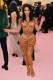 Még egy ikonikus darab, amelyet Kim Kardashian a 2019-es Met gálán viselt. 