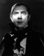 Lugosi a húszas évektől egyre több szerepet kapott színházban és filmen, a sikert az 1927-es év hozta meg számára, amikor a Broadway-n ráosztották Drakula gróf szerepét. A darabot 500 alkalommal játszották, országos turnét is szerveztek belőle és a hollywoodi filmstúdiók is lecsaptak a témára.