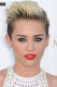 Merészen rövid

Persze nem lenne teljes a lista, ha nem említenénk meg egyet Miley extravagáns, rövid frizuráiból. 2013-ban például nagyon vagány, punk-rock stílusra váltott, talán ekkor vette igazán kezdetét a legextrémebb kísérletezések időszaka frizuraváltásait tekintve.