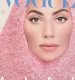 Az énekesnő úgy fest az olasz Vogue címlapján ebben a rózsaszín gyapjúrengetegben, mint egy életnagyságú ewok a Csillagok háborújából. A rajongók mindenesetre imádják.