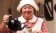 A Csengetett, Mylord? című brit sorozatban a Kossuth-díjas művésznő kölcsönözte Mrs. Lipton hangját, de Hildegard nővér is ő volt a Klinikában, nagyjátékfilmekben pedig gyakran szinkronizálta olyan nagyszerű külhoni kolléganőit, mint Maggie Smith vagy Judi Dench.