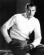 Gary Cooper 1936-ban bekerült a tíz legnépszerűbb filmszínész közé, ezt a pozícióját pedig egészen 1955-ig szilárdan tartotta. Első Oscar-díját 1941-ben kapta a York őrmester című életrajzi film főszerepéért, amelyre maga Alvin York, az I. világháború hőse választotta őt. 1952-ben megkapta második Oscar-díját a Délidő Vill Kane seriff szerepéért.